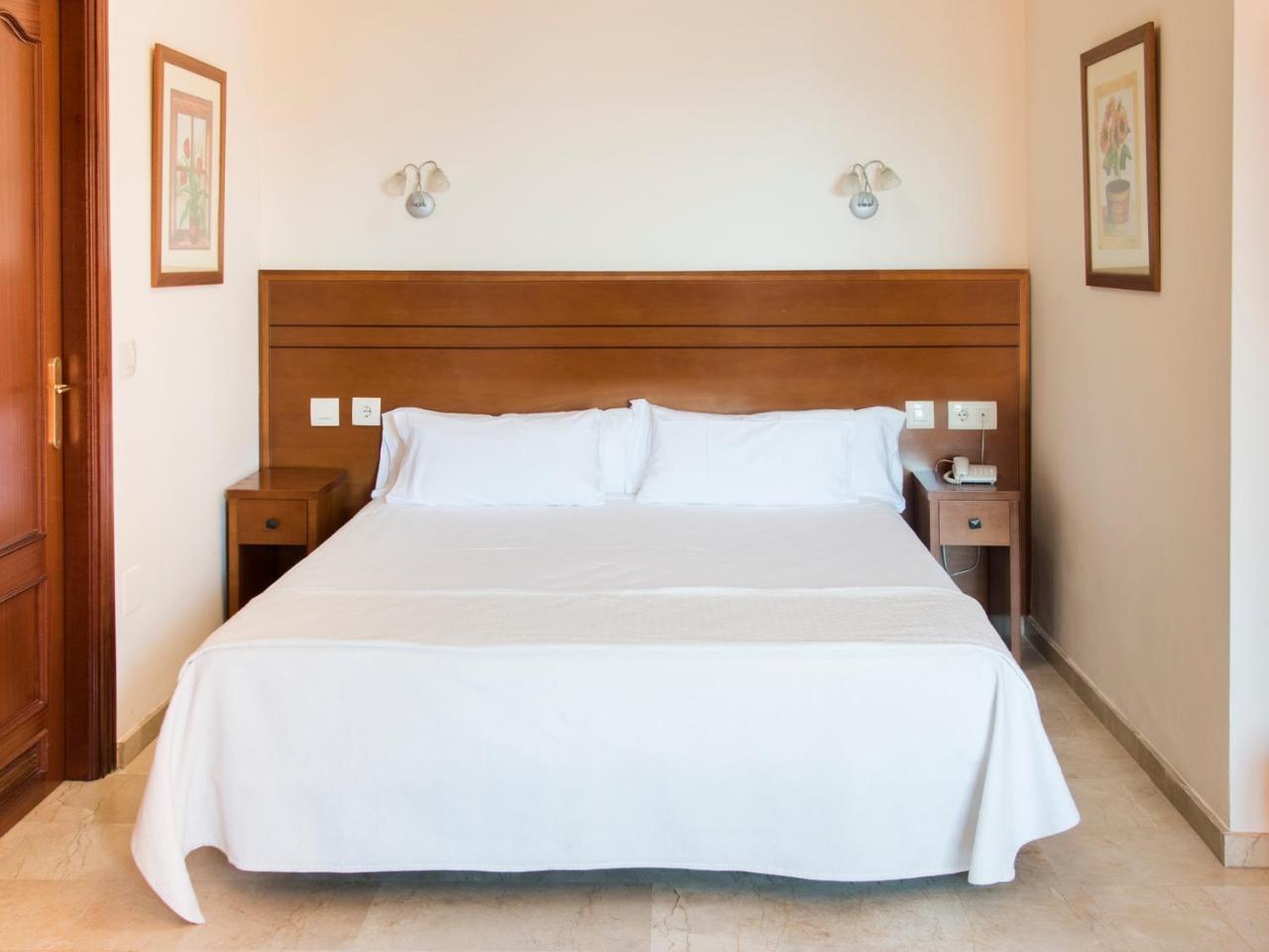Apartamentos Turisticos Don Juan Manilva Esterno foto